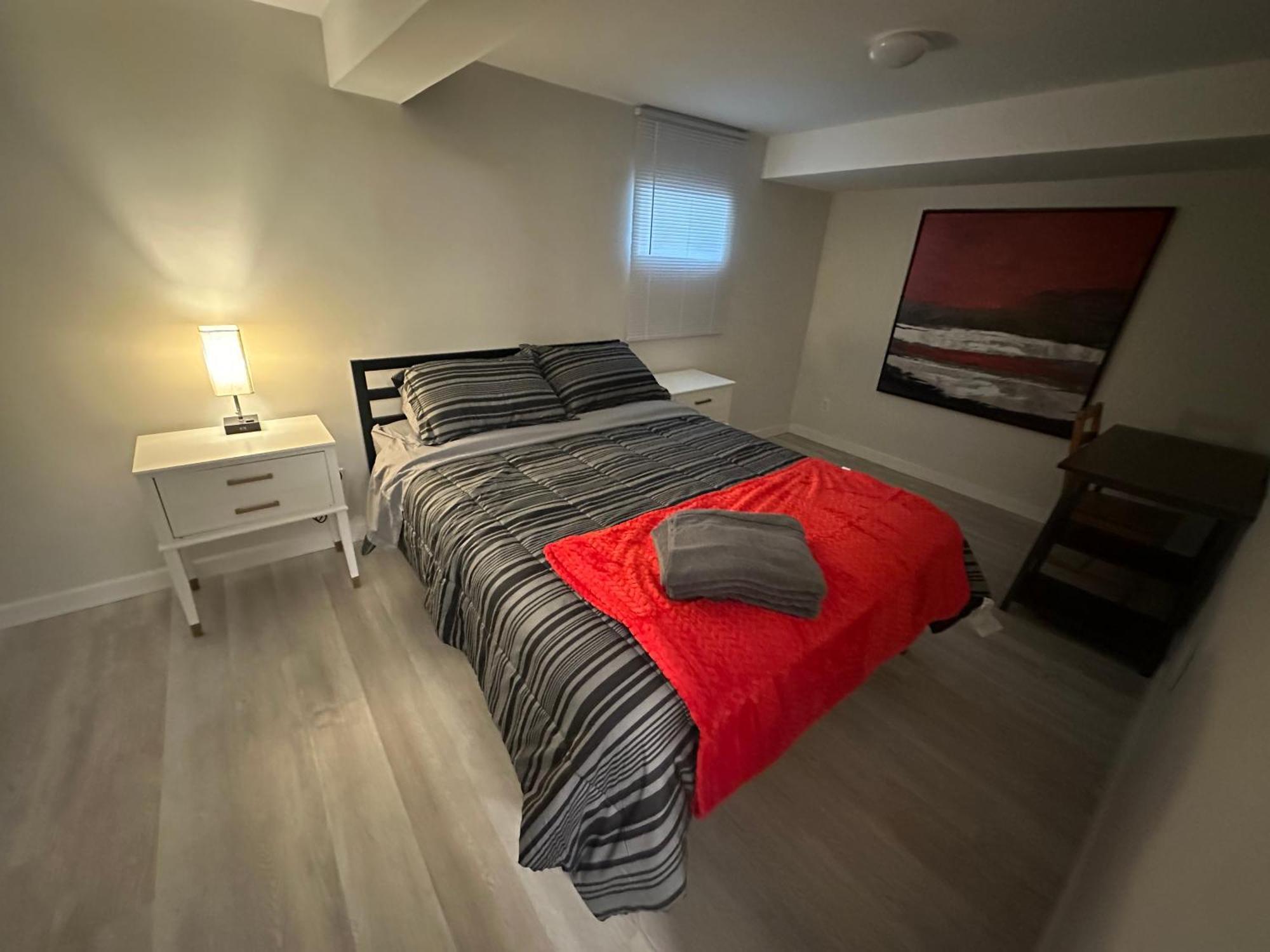 Comfy 2 Bedroom Near The Beach! Pickering Exterior photo